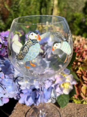 Stora Gin/Vinglas med Lunnefågel – Elegans med en naturinspirerad twist