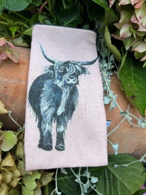 Glasögonfodral med Highland Cattle Rosa
