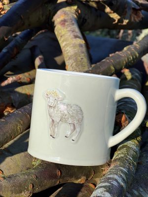 Te/Kaffemugg Med Sött Lamm Med Blomsterkrans 
